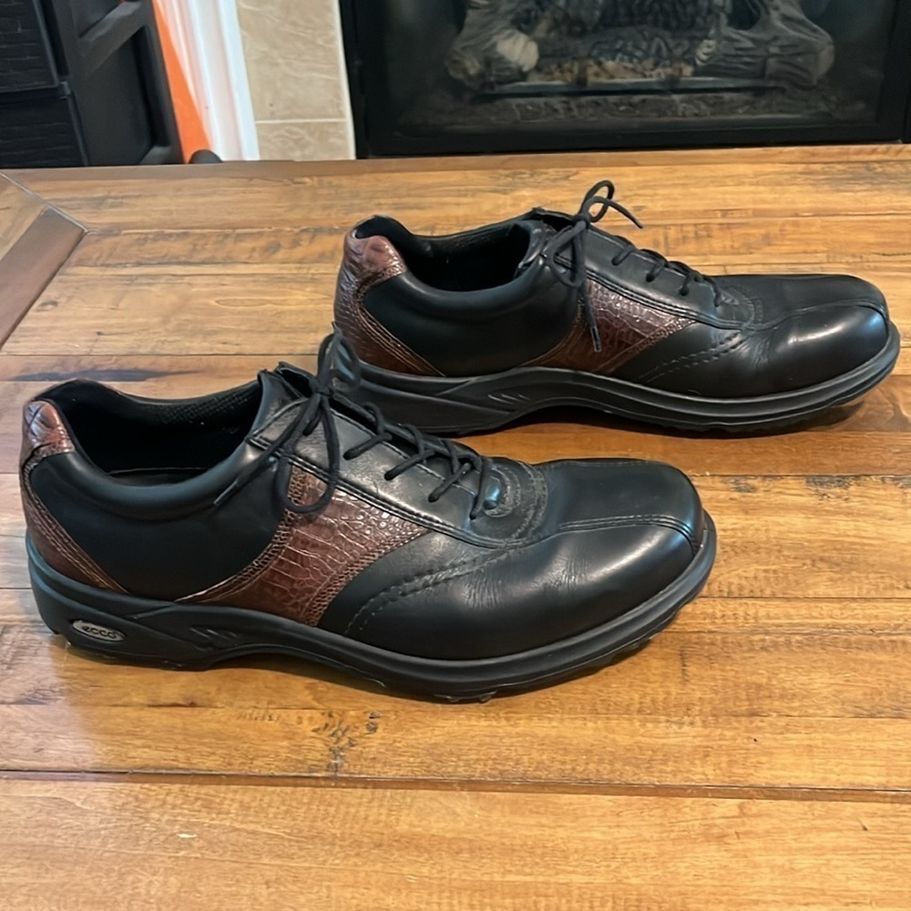 Ecco Classic Saddle Mens Brown
Croc Black Leather Golf Shoes Size 43 EU